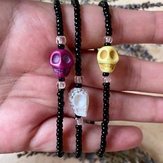 You will receive one beaded stretch bracelet featuring a dyed Howlite skull and assorted glass beads. Bead Jewelry Ideas, Skull Bead Jewelry, Rutilated Quartz Necklace, Handmade Skulls, Halloween Bracelet, Howlite Bracelet, Skull Bracelet, Skull Jewelry, Beaded Skull