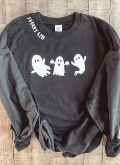 Fall Diy Shirts Vinyl, Fall Hoodies Vinyl, Halloween Crewneck Cricut, Spooky Sweatshirt Ideas, Black On Black Sweatshirt, Halloween Shirt Designs Vinyl, Cute Halloween Shirts Vinyl, One Color Shirt Design