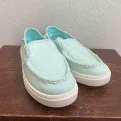 Never Worn, Sperry Top Sizers. 4m Youth Casual Green Loafers With Round Toe, Casual Blue Loafers With Round Toe, Casual Green Flat Loafers, Blue Casual Slip-on Loafers, Casual Blue Flat Loafers, Casual Green Loafers With Rubber Sole, Comfortable Sneakers With Soft Sole For Spring, Comfortable Spring Sneakers With Soft Sole, Green Slip-on Casual Loafers