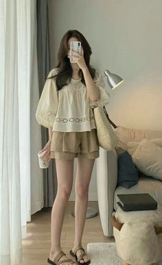 사진 촬영 포즈, Fashion Top Outfits, Korean Casual Outfits, Casual Day Outfits, Korean Fashion Dress, Korean Girl Fashion, Easy Trendy Outfits, Simple Trendy Outfits, Modest Fashion Outfits