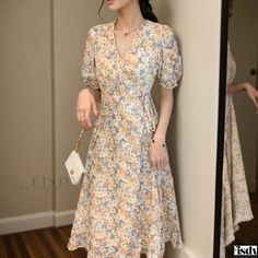 Fisdy - Vintage Floral Dress - Charming Daisy Print A-line Dress Pleated Halter Dress, Daisy Print Dress, Floral Print Sundress, Floral Chiffon Maxi Dress, Vintage Daisy, Floral Chiffon Dress, Vintage Floral Dress, Loose Fitting Dresses, Floral Print Midi Dress