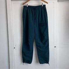 Great Condition! No Trades! Reasonable Offers Only! Alo Yoga Relaxed Fit Sports Bottoms, Sporty Alo Yoga Pants With Pockets, Alo Yoga Relaxed Fit Pants With Pockets, Alo Yoga Athleisure Pants With Pockets, Sporty Alo Yoga Bottoms With Pockets, Alo Yoga Pants With Pockets, Green Sporty Pants With Hip Pockets, Sporty Green Pants With Hip Pockets, Green Athleisure Parachute Pants With Pockets