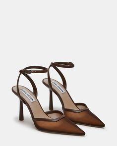 Pointed Mules Heels, Modern Heels, Fancy Footwear, Neutral Outfits, Classy Fits, Shoes Heels Classy, Shoe Inspo, Girly Shoes, Women's Heels