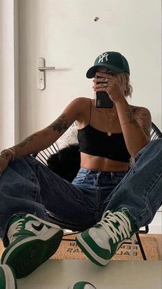 Courtside Outfit Women, Streetwear Mirror Pic, Summer Casual Going Out Outfits, Gym Shoe Outfits For Women, Blvckd0pe Outfit, Streetwear Picture Ideas, Jazzy Fit, Fair Outfit Ideas Carnival Summer, Trendy Instagram Pictures