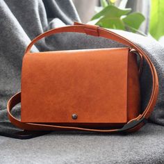 DESCRIPTION: Minimalist and stylish, this leather bag is made to last. The adjustable in length strap is 2.5 cm /1 in wide The leather we use for this bag and strap is 2.2 mm tick vegetable tanned leather. Everything is handstitched with 0.5 mm thick polyester waxed thread. The buckle is nickel tested, high quality and non harmful with 160kg breaking load. We use double rivet magnetic snaps for closing the bag. DIMENTIONS: Bag: 23 cm x 16 cm x 7 cm / 9" x 6.3" x 2.75" Strap width 2.5 cm / 1"  St Natural Leather Bag, Crossbody Leather Bag, Bag Minimalist, Ladies Clutch, Small Crossbody, Everyday Items, Vegetable Tanned Leather, Cotton Bag, Natural Leather