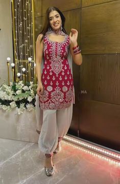 Patiala Suit For Wedding, White And Red Suits For Women Indian, Salwar Designs For Wedding, Patiyala Kurti Design, Suit Traditional Women, Desi Suits For Women, Patiala Dress Designs, Indian Salwar Suit Designs, Karwachauth Captions