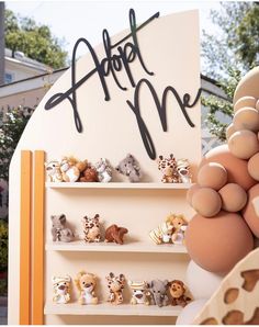 there are many different types of eggs on display in the store window, and one has an egg shaped like a giraffe