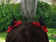 Fly into spooky season in style with these adorable bat wing hair clips, accented with bold red bows! These clips are a fun and unique accessory, perfect for adding a touch of gothic charm to your Halloween outfits or everyday look. The black bat wings and red bows make for a striking combination that's cute and spooky. 🦇✨ Decorative Hair Clips, Halloween Hair Clips, Halloween Accessories Hair, Fruit Bat, Hairstyle Inspo, Halloween Costume Accessories, Bat Wing, Theme Halloween, Halloween Hair