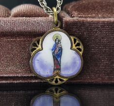 A beautiful vintage Blessed Virgin Mary medal, Spanish Madonna and Child medal on a chain, very nicely done, in fair vintage condition, ideal for necklace, would make a nice gift for someone special! Comes with an approx. 24-inch long 925 silver necklace (see photo 4)! Material: brass, enamel Medal measures: approx. 23 mm (0.9 inch) A stunning religious jewelry shop well worth a visit ... https://www.etsy.com/shop/100saints. PLEASE LOOK AT THE PICTURES, THEY ARE PART OF THE DESCRIPTION AND ARE T Vintage Memorial Necklaces, Antique Miraculous Medal Necklace As Gift, Antique Jewelry With Miraculous Medal For Collectors, Vintage Round Pendant Necklace For Memorial, Vintage Necklace With Hallmark And Round Pendant, Vintage Necklace With Round Pendant And Hallmark, Vintage Hallmark Round Pendant Necklace, Vintage Jewelry With Miraculous Medal For Memorial, Vintage Miraculous Medal Medallion Jewelry