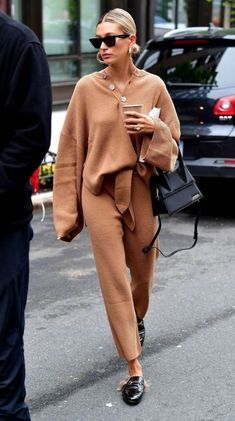 Classy Airport Outfit, Model Street Style, Looks Street Style, Barbara Palvin, Hailey Baldwin, Skagen, Adriana Lima, Mode Inspo, Fall Street Style