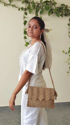 This jute sling bag is the perfect combination of simplicity and uniqueness. Its earthy, eco-friendly design features a zig zag flap that adds a touch of interest to the bag's timeless silhouette.  The bag has a zipper pocket and a patch pocket inside to keep your essentials intact and secure.  Made from jute, a sustainable and biodegradable plant fibre, this bag is both stylish and environmentally conscious. And is a perfect gift for somebody who care for mother earth. Whether you're going to have fun with your friends or a lunch date, this jute sling bag is the perfect companion. Its sustainable material and unique design make it a must-have for anyone looking to add a touch of earthy, eco-friendly style to their wardrobe. The crochet techniques used in its construction ensure that it is Sling Bag Crochet, Over Shoulder Bag, Crochet Crossbody Bag, Crochet Bee, Crochet Bags Purses, Bag Summer, Festival Bag, Mini Pouches, Jute Bags