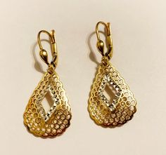 Filigree dangling earrings:metal     : soslid 14k yellow and white goldweight   = 2.7 grlength   = 1.50"inch (35mm)thick       = 8 mmclosure   : lever-backmade      : in Italy Gold Diamond Cut Earrings For Party, Swirly Designs, Gold Earrings For Women, Solid Gold Earrings, Earrings Metal, Gold Filigree, Dangling Earrings, Art Large, Huggies Earrings