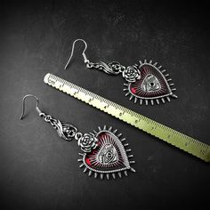 Occult Dark Goth Drop Earring Jewelry Blood Rose Heart Oil Bat Gothic Earrings For Women's Retro Hanging Long Earings AestheticModel Number:4001350774900 Goth Earrings, Bat Earrings, Rose Heart, Gothic Earrings, Bee Jewelry, Rosé Heart, Heart Drop Earrings, Stud Set, Rose Earrings