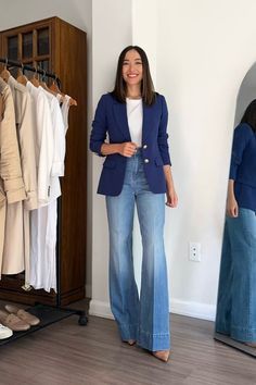 Professional Workwear Women, Office Outfits With Jeans, Female Ceo Outfits, Casual Aesthetics, Life With Jazz, Outfit Trabajo, Female Ceo, Palazzo Jeans, Jeans Outfit For Work