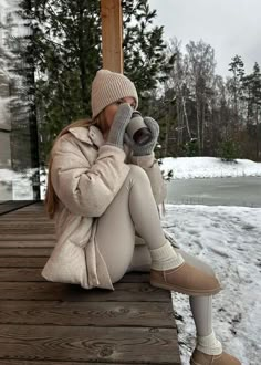 Preppy Winter Outfits Cold Weather, Cold Weather Outfits Women, Old Money Winter Aesthetic, Vanilla Girl Winter, Mode Au Ski, Vinter Mode Outfits, Cabin Outfit, Outfits Beige, Outfit Ugg