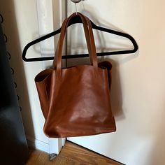 Never Used Madewell Leather Tote. Excellent Condition! Only Visible Mark From Storage. No Wear And Tear From Use. Style #53228 Madewell Transport Tote, Madewell Bags, Womens Tote Bags, Leather Tote, Madewell, Tote Bag, Leather, How To Wear, Women Shopping