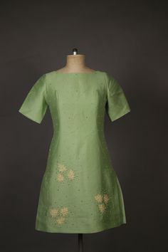 "➸ Description: Beautiful blue-green structured wool dress. Short sleeves, princess dart, beads embroidery all over the dress, long metallic zip at the back. The label indicates Marie Christine, New York Condition: Excellent, one tiny mark on the edge of one sleeve, hardly visible ➸Measurements: Best fits a size S Shoulder 14'5'' Sleeves 10'' Bust 17'5'' Waist 14'5'' Length 35'5'' Visit my Instagram @bazvintage Note: - You are welcome to contact me and ask me anything - I sell vintage and antiqu Green Embellished A-line Dress, Elegant Evening Dress In Raw Silk, Elegant Dresses With Resham Embroidery And Short Sleeves, Elegant Evening Raw Silk Dress, Elegant Raw Silk Evening Dress, Fitted Silk Dress With Pearl Embroidery, Festive Raw Silk Evening Dresses, Spring Embroidered Raw Silk Dress, Spring Raw Silk Embroidered Dresses