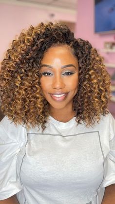 Crochet Blonde Hairstyles For Black Women, Blonde Crochet Hairstyles Curls, Crochet Curls Pattern, Crochet Braids Loose Hair, Beach Curls Crochet Hairstyles, Freetress Bohemian Crochet Hairstyles, Beach Curl Crochet Braids Freetress, Gogo Curl Crochet Braids Freetress