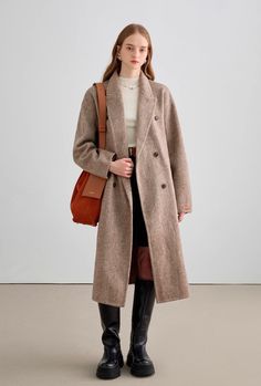 素材 ポリエステル:20％/シルク10%ウール60% 着用サイズ 175cm BWH : 80/59/89 Mサイズ Beige Double-breasted Long Coat, Beige Long Coat With Button Cuffs, Long Fall Outerwear With Double Button Closure, Long Outerwear With Double Button Closure For Fall, Beige Long Outerwear With Button Closure, Long Beige Outerwear With Button Closure, Classic Long Beige Outerwear, Long Everyday Outerwear With Pockets, Long Outerwear With Pockets For Everyday Use