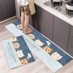 Estas alfombras de gatos 100% kawaii decoradas con pequeños felinos aportarán un toque de estilo a cualquier espacio de tu hogar.




 Estos pequeños gatitos son la elegancia misma y le darán a tu cocina un encanto loco. Sus caritas encantadoras te harán sonreír cada vez que pases junto a ellos.


 Estos pavimentos atípicos con estampados de gatos de colores también se pueden utilizar en espacios para niños, a los que les encantan los pequeños felinos.
 Están libres de riesgos gracias a su si Modern Kitchen Mat, Cat Rug, Chat Kawaii, Carpet Sale, Modern Chinese, Simple Cartoon, Stylish Rugs, Long Rug, Kitchen Mats Floor