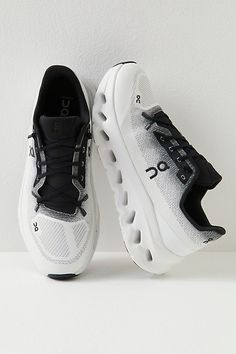 Black Tennis Shoes Women, On Cloud Shoes Outfit, Hospital Shoes, Cute Running Shoes, Walking Tennis Shoes, Gymwear Outfits, Black Tennis Shoes, Cloud Shoes, Zero Gravity