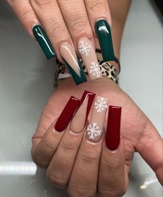 Red White And Green Acrylic Nails, Christmas Nail Sets Green, Green Red And White Nails, Red White Green Nails, Red Green And White Christmas Nails, Christmas Nails Green And Red, Green And Red Christmas Nails, Green And Red Nails, Christmas Nails Red And Green