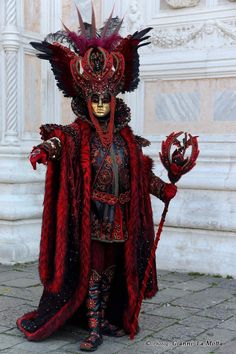 Quantum Art, Masquerade Ideas, Costume Venitien, Court Jester, Venetian Carnival, Carnival Of Venice, Carnival Costume