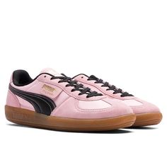 Straight from the archives, the Puma Palermo is a classic silhouette with its signature T-toe construction, bold color blocking + plush materials. The design builds on Puma’s soccer heritage while also catering toward sneakerheads. The newest iteration ‘Bright Pink/Black’ features a leather upper with suede overlays and a leather Puma Formstrip. The design features Palermo branding in a gold-foil manner at the upper as well as at the heel. A gum rubber outsole underneath completes the remainder Cute Puma Shoes, Colored Sneakers Outfit, Bright Sneakers Outfit, Pink And Black Sneakers, Pink Puma Logo Sneakers For Streetwear, Cool Sneakers Women, Pink Puma Palermo Outfit, Puma Club Ii Era Sneaker, Puma Palermo Outfit