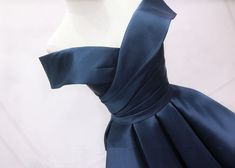 Merivoimien sininen satiini olkapäätä

Materiaali: satiini
Siluetti: A-linja
Väri: laivastonsininen
Hemline: polven pituus
Takaisin yksityiskohta: pitsi-up Blue Fitted A-line Bridesmaid Dress, Satin A-line Bridesmaid Dress, Royal Blue A-line Evening Dress For Prom, A-line Silk Satin Prom Dress, Royal Blue Satin Dress For Banquet, A-line Satin Finish Evening Dress For Prom, Satin Finish Dress For Prom Season Banquet, Satin Finish Dress For Banquet And Prom Season, Elegant Royal Blue Satin Dress