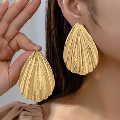 2024 The New Fashion Chic Girl Special Earrings Big Flower Modeling Jewelry Europe and the United Modeling Jewelry, Earrings Big, Big Earrings, Big Flowers, Fashion Chic, Jewelry Earrings Studs, The United States, New Fashion, Chic Style