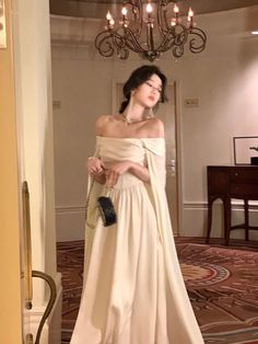 Prom Dresses Asian, 18th Birthday Outfit Ideas Casual, Square Neck Prom Dress, Prom Fits, Prom Dresses White, 21th Birthday, Prom 2024, Classy Dresses, 파티 드레스