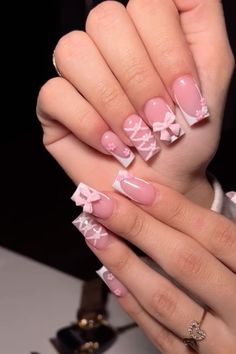 ig: @jocysbeautybarr Cute Short Acrylic Nails Square Pink With Design, Bow Nail Designs Simple, Nail Ideas Light Pink, Nail Ideas Pink And White, Pink Nail Styles, Short Hello Kitty Nails, Pink Nails Design Ideas, Short Baddie Nails, Pink Hello Kitty Nails