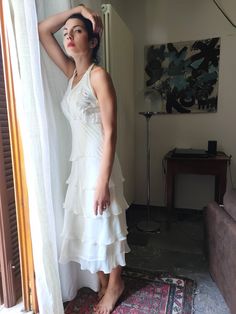 Lovely and elegant white dress, vintage made in the Nineties. Flounced, sleeveless, size zipped. Made with pure and soft soft chiffon silk. ✂ MEASUREMENTS ✂ bust(armpit to armpit): 44 cm 17.3 in neck strap: each 58 cm 22.8 in waist: 40 cm 15.7 in hips: 51 cm 20.1 in bottom: 66 cm 26 in total length: 115 cm 45.3 in Size indicated: F 40 D/B 38 E 42 Best fit: Medium ☞ DETAILS ☜ Label:1,2,3 (Un Deux Trois) - made in France Fabric:main 100% silk lining: 64% polyester 36% acetate Condition: Great vint White Vintage Formal Dress, White Dress Silk, Vintage White Dress, Minimal Dress, Vintage French Style, Elegant White Dress, German Dress, Gold Maxi Dress, White Vintage Dress