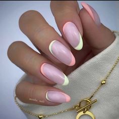 Almond Nails Designs Summer, Almond Shaped Nails Designs, Trending Summer Nails, Almond Shaped Nails, Summer Nails Almond, Milky Nails, Nagellack Trends, Spring Acrylic Nails, Nail Color Trends