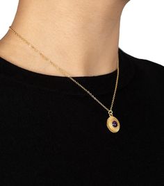 Collier 45 cm avec améthyste

Détails
Jaipur, la ville rose, est aussi connue pour son magnifique artisanat de bijoux et de pierres précieuses. Les grands joailliers du monde entier s'inspirent des créations ancestrales des bijoux des Maharajas.

Ce collier boho chic indien et orné d'améthyste, joue la tendance du bohème-chic et de la simplicité. Son style raffiné donne à cet accessoire une touche de glamour en plus. Facile à porter, ce collier plaqué or indien accessoirisera vos tenues les plus Gold Amethyst Necklace With Adjustable Chain, Purple Gold-plated Necklace As A Gift, Purple Gold-plated Necklace For Gift, Yellow Gold Amethyst Round Pendant Necklace, Purple Gold Plated Necklace For Gift, Gift Purple Gold Plated Necklace, Elegant Amethyst Necklace With Delicate Chain, Purple Birthstone Oval Pendant Necklace, Purple Pendant Necklace With Adjustable Chain