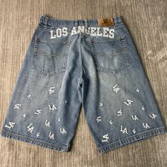 Vintage 2000s Victorious Jeans Los Angeles Dodgers MLB Baseball All Over Print Y2K Aesthetic Blue Denim Jean Shorts 38 Waist Mens Condition:  Excellent Used Condition  = No Flaws Measurements: Please see photos above for all measurements IF YOU BUY TWO OR MORE ITEMS USE THE CODE BUNDLE @ CHECK TO SAVE 20% WE SHIP WITHIN 24 HOURS AFTER PURCHASE! Please be aware that we do not offer free returns!! The Buyer is responsible for the cost of the return label. Follow us on TikTok & Instagram @findsnostalgic and tag us in your finds Y2k Streetwear Bottoms With Letter Print, Y2k Short Jeans For Streetwear, Y2k Style Jean Shorts For Summer Streetwear, Y2k Cotton Jean Shorts For Streetwear, Y2k Style Short Streetwear Bottoms, Y2k Style Short Bottoms For Streetwear, Y2k Short Length Bottoms For Streetwear, Hip Hop Denim Shorts, 90s Relaxed Fit Streetwear Shorts