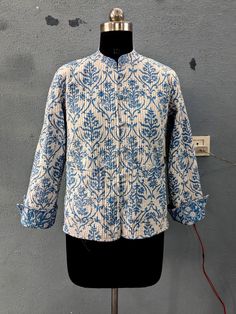 Short cotton quilted jacket with a vibrant floral design in shades of blue and white + It is a reversible garment since it is lined with a cotton fabric with a different print. You will only have to remove the labels to be able to use it on either side. + This jacket is perfect for cool spring and fall evenings, and is an ideal addition to any wardrobe. Add a touch of floral charm to your daily style. + It has a pair of exterior pockets (these are only on one side of the jacket) and a line of buttons covered with the same fabric. + On the back the buttons are different, and  a reversible garment. + This quilted jacket will give you a different touch. The double cotton fabric is sewn with a kantha stitch, which gives the jacket body. 📏 MEASUREMENT PREFERENCE Size Chart in Inches:- XS - Bus Blue Cotton Floral Print Outerwear, Blue Floral Print Cotton Outerwear, Blue Long Sleeve Cotton Quilted Jacket, Bohemian Winter, Functional Wardrobe, Body Measurement, Kantha Stitch, Daily Style, Print Jacket