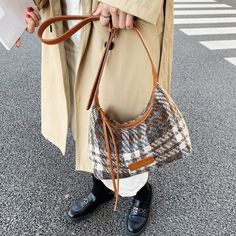 The EMES SHOP bag details a soft tweed material into a baguette bag design. Features a shoulder strap and plaid design.MATERIAL:100% Artificial leather MEASUREMENTS:H" X W"X D" 19cm X 27cm X 12cm 7"in X 10"in X 8"in