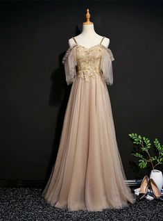 Gold Fantasy Dress, Peach Outfit, Prom Dresses Gold, Prom Dress Gold, Short Sleeve Prom Dresses, Gold Tulle, Prom Dress Inspo, White Mermaid, Yule Ball