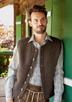 Lana Grossa HERRENWESTE Ascot - FILATI Trachten No. 6 - Modell 26 | FILATI.cc WebShop German Traditional Clothing, Mens Vest Casual, Big Knit Blanket, Chunky Knit Pillow, Waistcoat Men, Big Knits, Herringbone Fabric, Vests Mens, Vest Coat