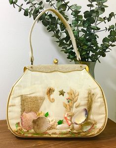 Vintage Cream Bags For Vintage Events, Vintage Cream Beach Bag, Vintage Cream Bags, Mid Century Accessories, Diy Purses, Fit Board, Shell Purse, Shell Craft, Life Under The Sea