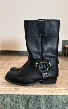 Biker Boots 38 100% Leather 38 Measures: Front to Back : 29 cm / 11.41'' Heel : 3 cm / 1.18'' Calf Circumference: 34 cm / 13.38'' elastic Condition: very good Biker Boots, Elastic, Boots, Heels, Clothes For Women, Leather, Black