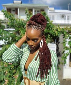 Half Up Half Down Long Loc Styles, Loc Hairstyles For Women Wedding, Dreadlock Wedding Hairstyles Black Women Locs Styles, Dread Updos For Black Women, Long Dreadlock Styles For Women, Long Loc Styles Women, Locs Hairstyles For Wedding