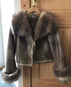 Star by Julien MacDonald faux fur lined cuffs and collar short coat jacket / vegan fur and leather effect coat size M/L/XL New condition Fur Aesthetic, Vest Outfits Aesthetic, Shaggy Fur Coat, Star Afghan, Fur Coat Short, Black Shearling Coat, Short Fur Coat, Fur Vest Outfits, Brown Fur Coat