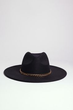 Expertly crafted from high-quality suede felt, this chain belt fedora hat is a must-have fashion accessory for any season. Its wide brim provides both style and sun protection, while the gold chain adds a touch of casual luxury. Lightweight and comfortable, this classic panama style fedora is perfect for fall, winter, summer, and spring. Measurements: Height 4", Brim 3.5", Circumference 47.5". Material composition: 100% polyester. Fedora Hat Style, Panama Style, Summer Fedora, Chic Fashionista, Fedora Hat Women, Wide Brim Fedora, Felt Fedora, Cowgirl Hats, Chain Belt