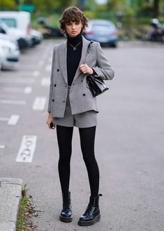 Shorts With Tights Outfit, Shorts And Tights Outfit, Tights Outfits, Look Office, Perfect Fall Outfit, Cozy Fall Outfits, Stylish Fall Outfits, Outfit Inspiration Fall, Tights Outfit