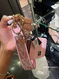 Car Keychain Ideas, 50 Shades Of Pink, Girly Car Accessories, School Bag Essentials, Pink Lifestyle, Purse Essentials, Girly Car, Handbag Essentials, Pink Life