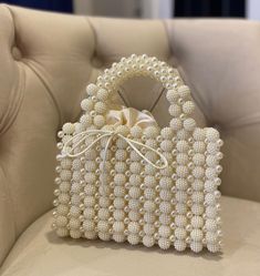 Cream Pearl Shoulder Bag For Party, Cream Pearl Evening Bag For Party, Luxury Pearl Evening Bag As Gift, Evening Bags With Pearl Chain, Elegant White Bags With Pearl Chain, Handmade Pearl White Evening Bag For Events, Beige Pearl Evening Bag For Events, Elegant Bags With Pearl Chain, Luxury Evening Bag With Pearl Embroidery