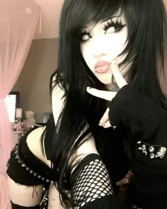 azzamiree on ig Emo Picture Poses, Goth Poses Reference, Myspace Poses, Scene Goth Outfits, Cute Emo Fits, Alt Baddie Aesthetic, How To Look More Alternative, Goth Female Oc, Alt Pic Ideas