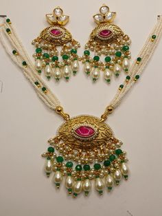 Amdavadi pachi kundan necklace set beautifully intricated with pearl and emerald green coloured drop shaped beads with pearl jumkis Kundan Chandbali Necklace With Pearl Drop, Chandbali Kundan Necklace With Pearl Drop, Gold Kundan Necklace With Dori Work, Traditional Green Jewelry With Dori Work, Green Dori Work Jewelry For Diwali, Traditional Green Dori Work Jewelry, Kundan Temple Jewelry With Dori Work, Festival Kundan Temple Necklace With Pearl Drop, Festive Kundan Temple Necklace With Pearl Drop